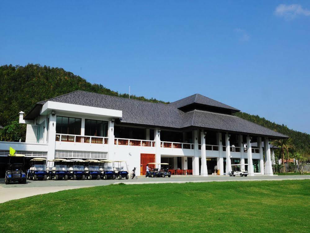 Alpine Golf Resort Chiang Mai Ban Huai Sai Nua Bagian luar foto
