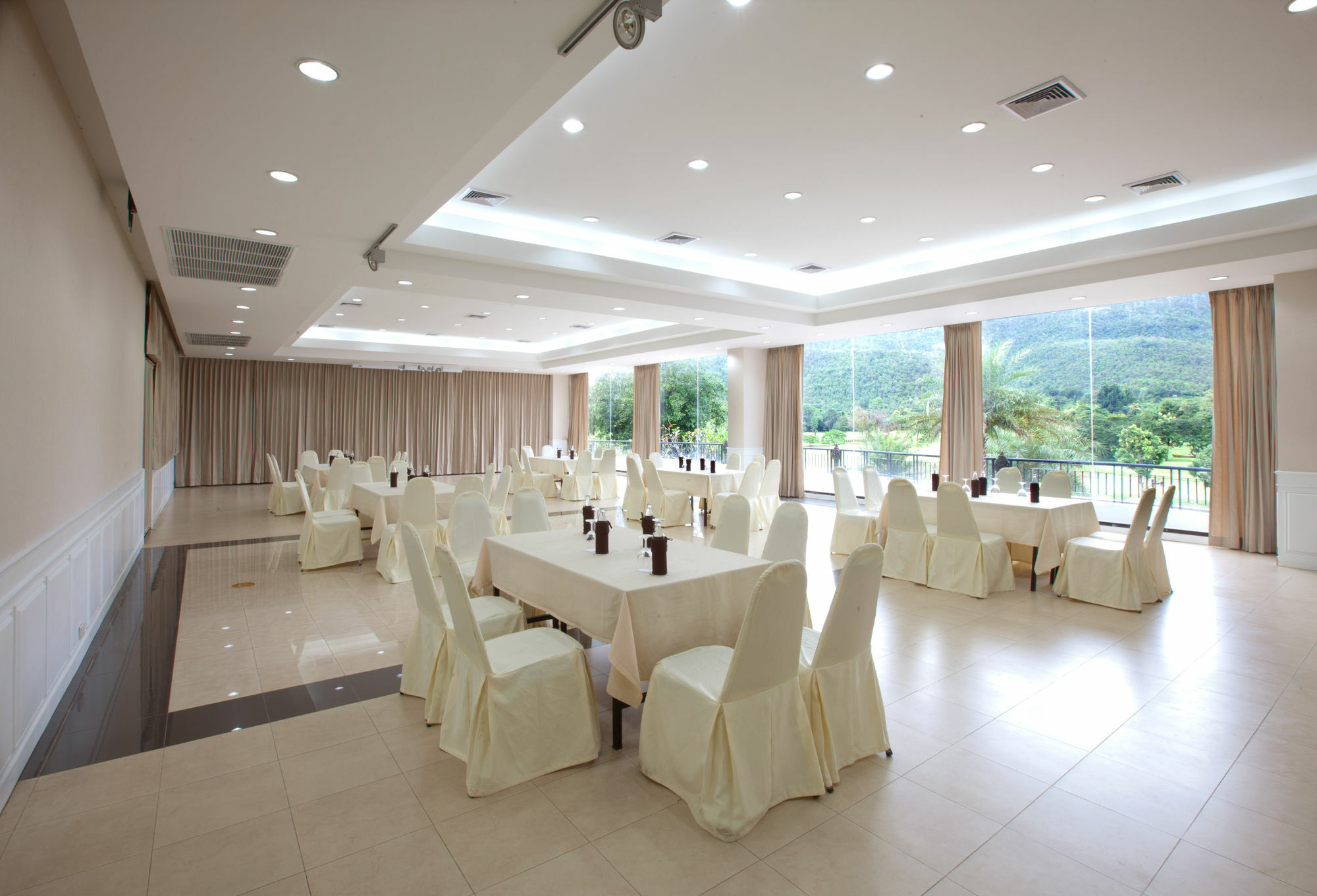 Alpine Golf Resort Chiang Mai Ban Huai Sai Nua Bagian luar foto